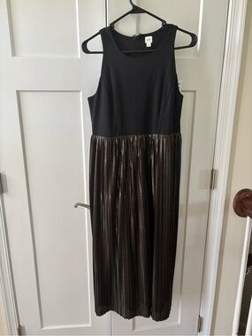 GAP Black Sleeveless Dress with gold-Tone  pleated bottom